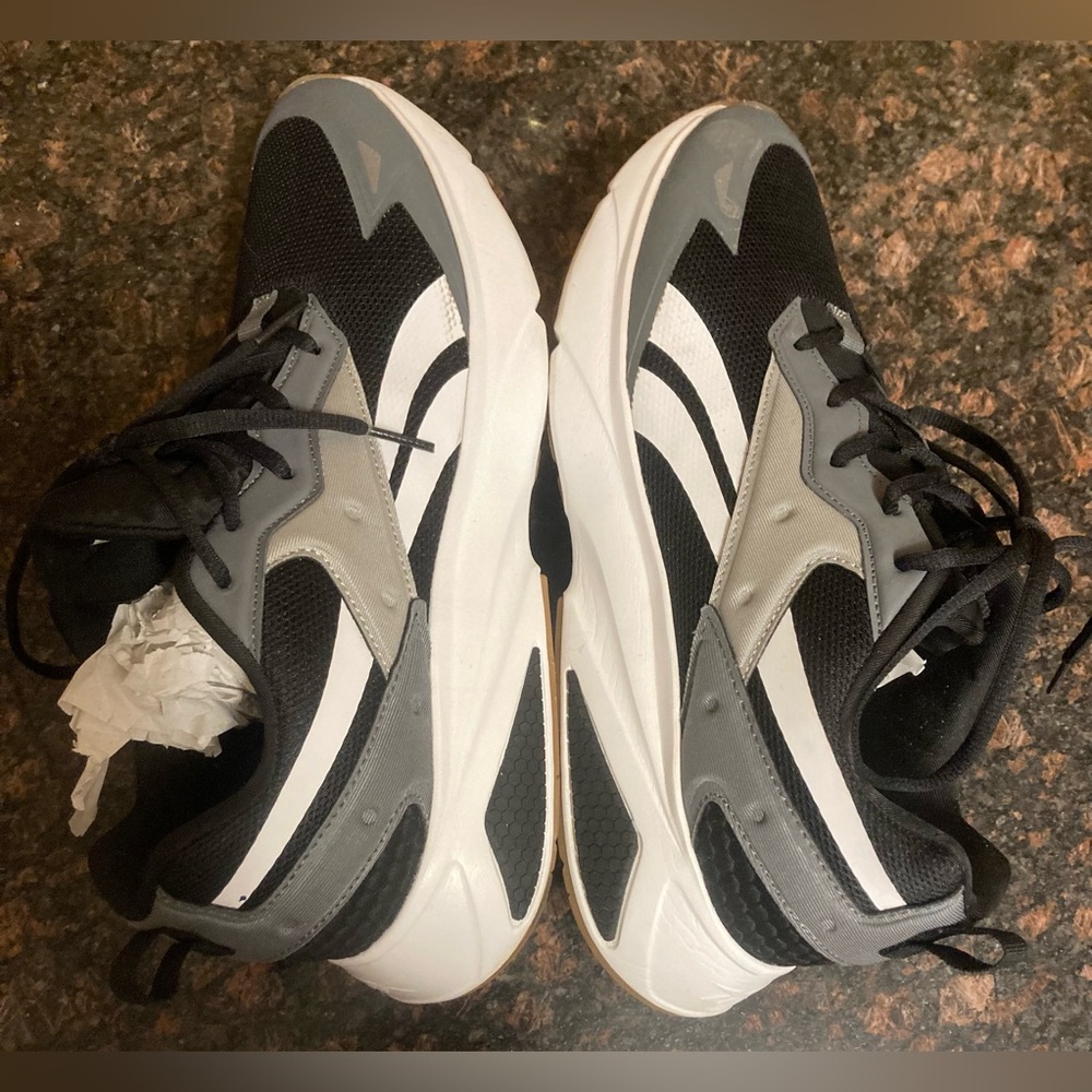 Reebok Men’s Black, Gray & White Chunky Retro Runners - Size 11 Mint
